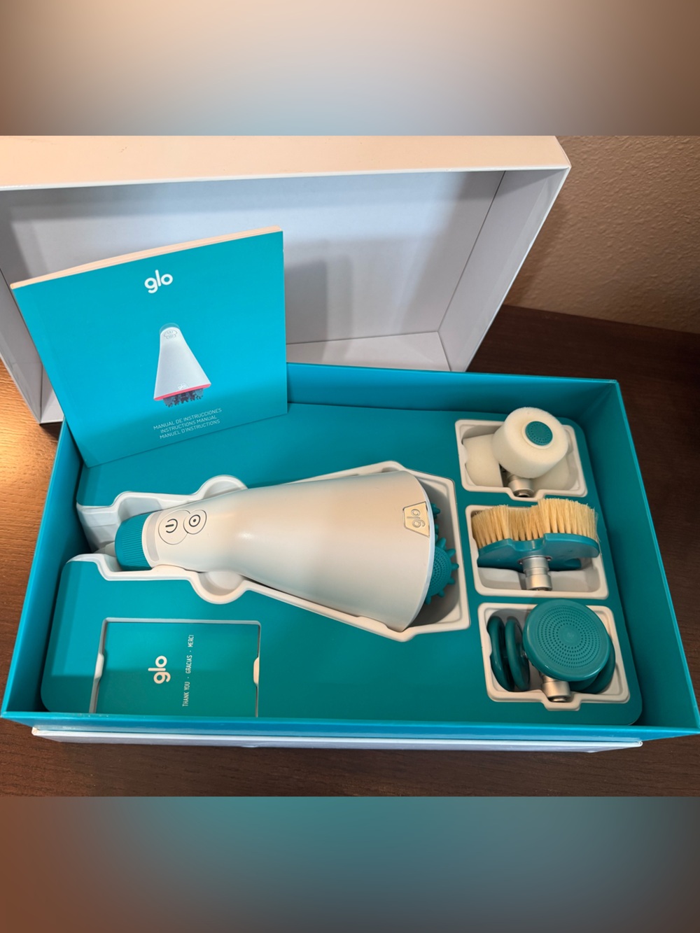 GLO Anticellulite Massager in White and Teal - Picture 5 of 12